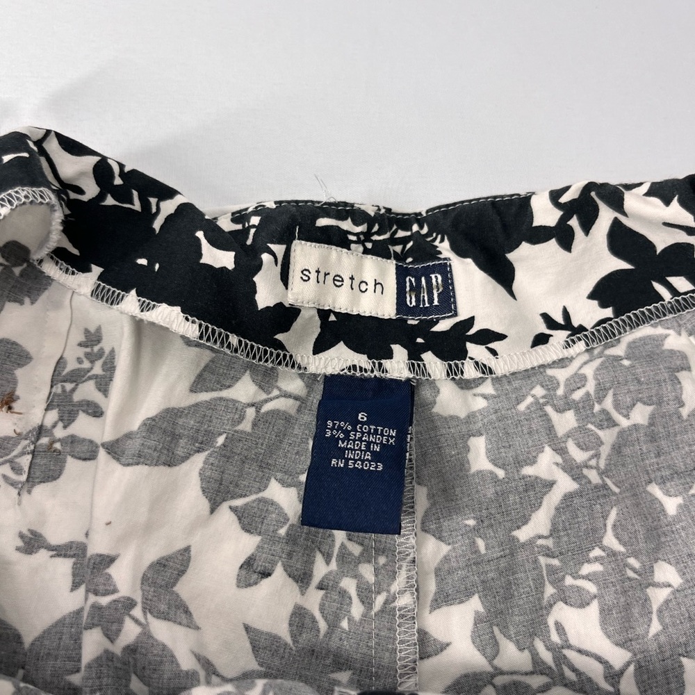 GAP Monochrome Floral Stretch Pants‎ - Picture 4 of 4